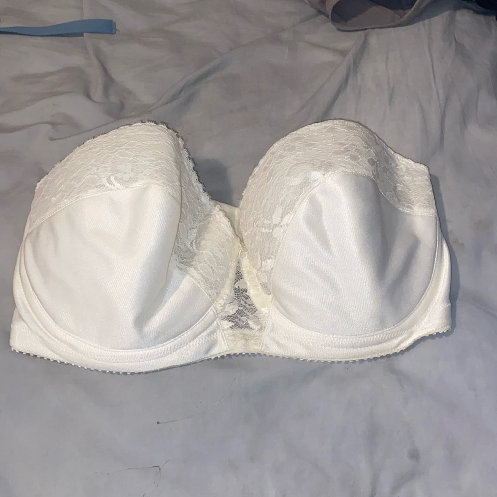 Carnival Full-figure Lace Strapless Bra